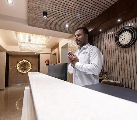 Hotel Emerald Inn Бопал Екстериор снимка