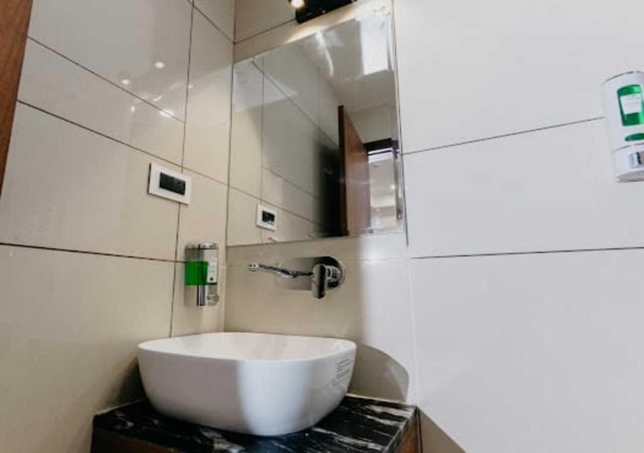 Hotel Emerald Inn Бопал Екстериор снимка