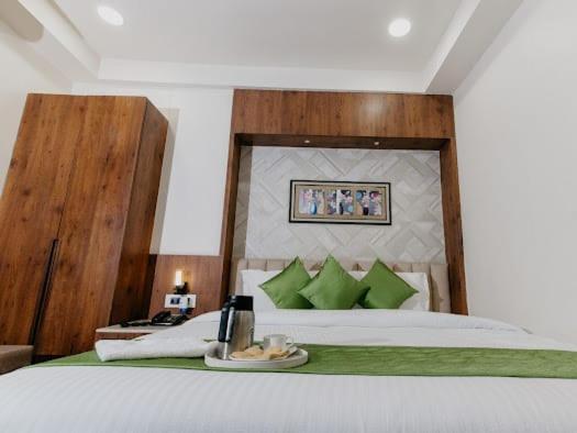 Hotel Emerald Inn Бопал Екстериор снимка