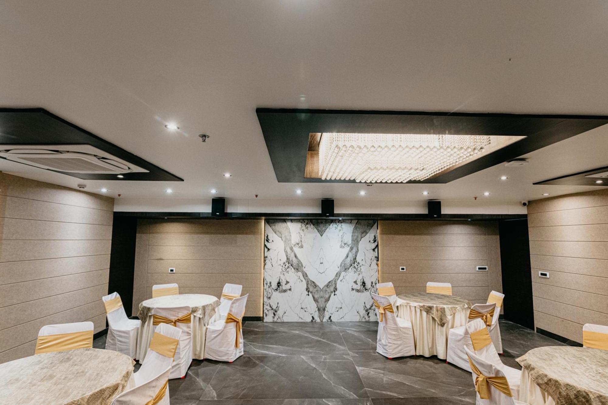 Hotel Emerald Inn Бопал Екстериор снимка