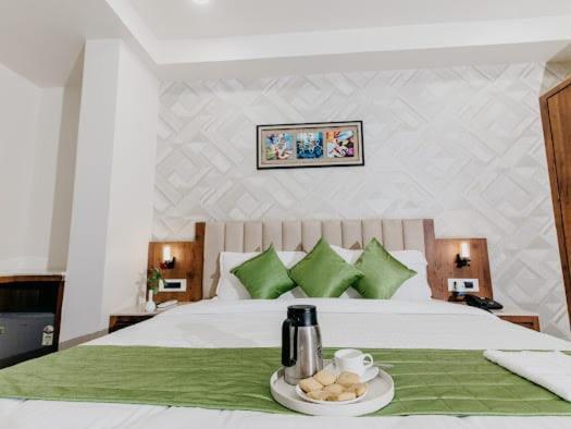 Hotel Emerald Inn Бопал Екстериор снимка
