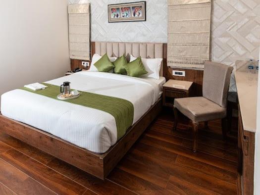 Hotel Emerald Inn Бопал Екстериор снимка