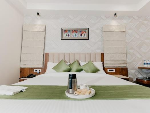 Hotel Emerald Inn Бопал Екстериор снимка