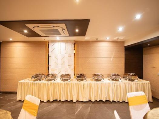 Hotel Emerald Inn Бопал Екстериор снимка
