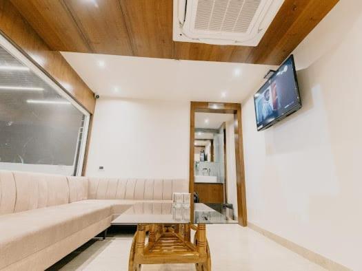 Hotel Emerald Inn Бопал Екстериор снимка